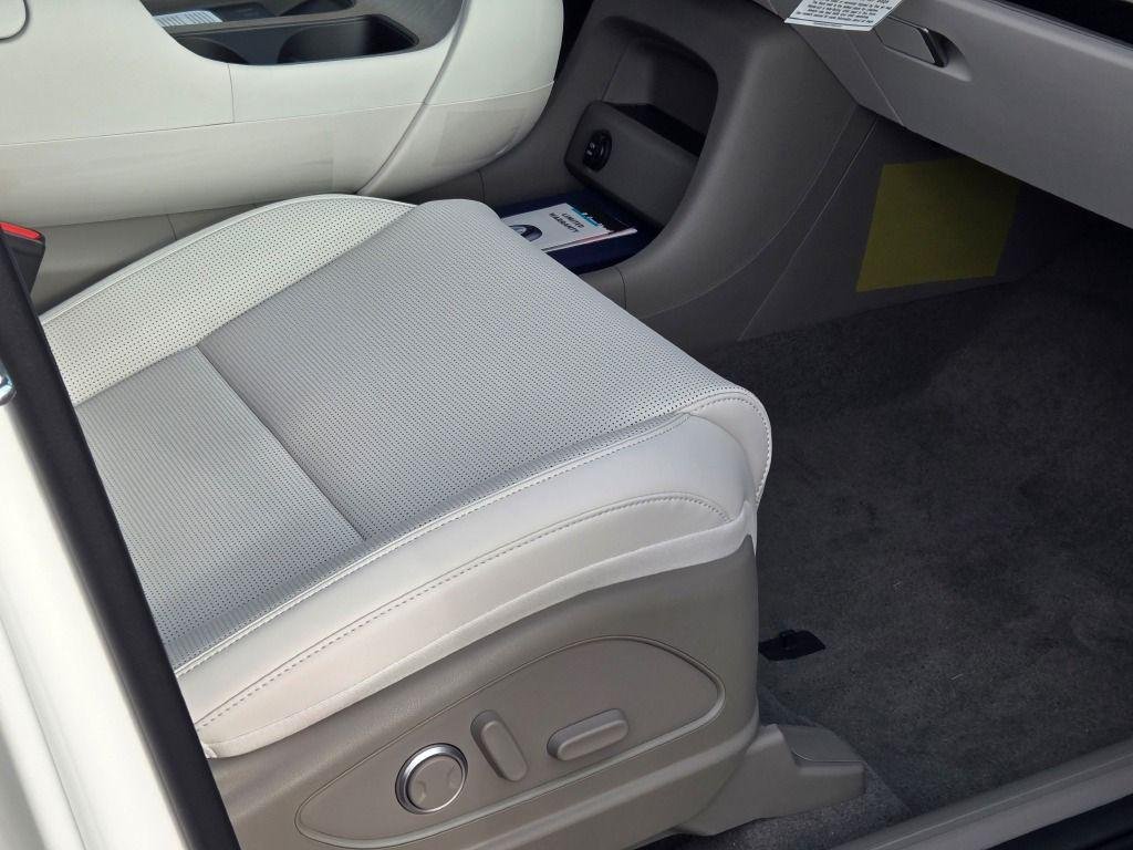New 2026 White Hyundai SEL AWD image 9