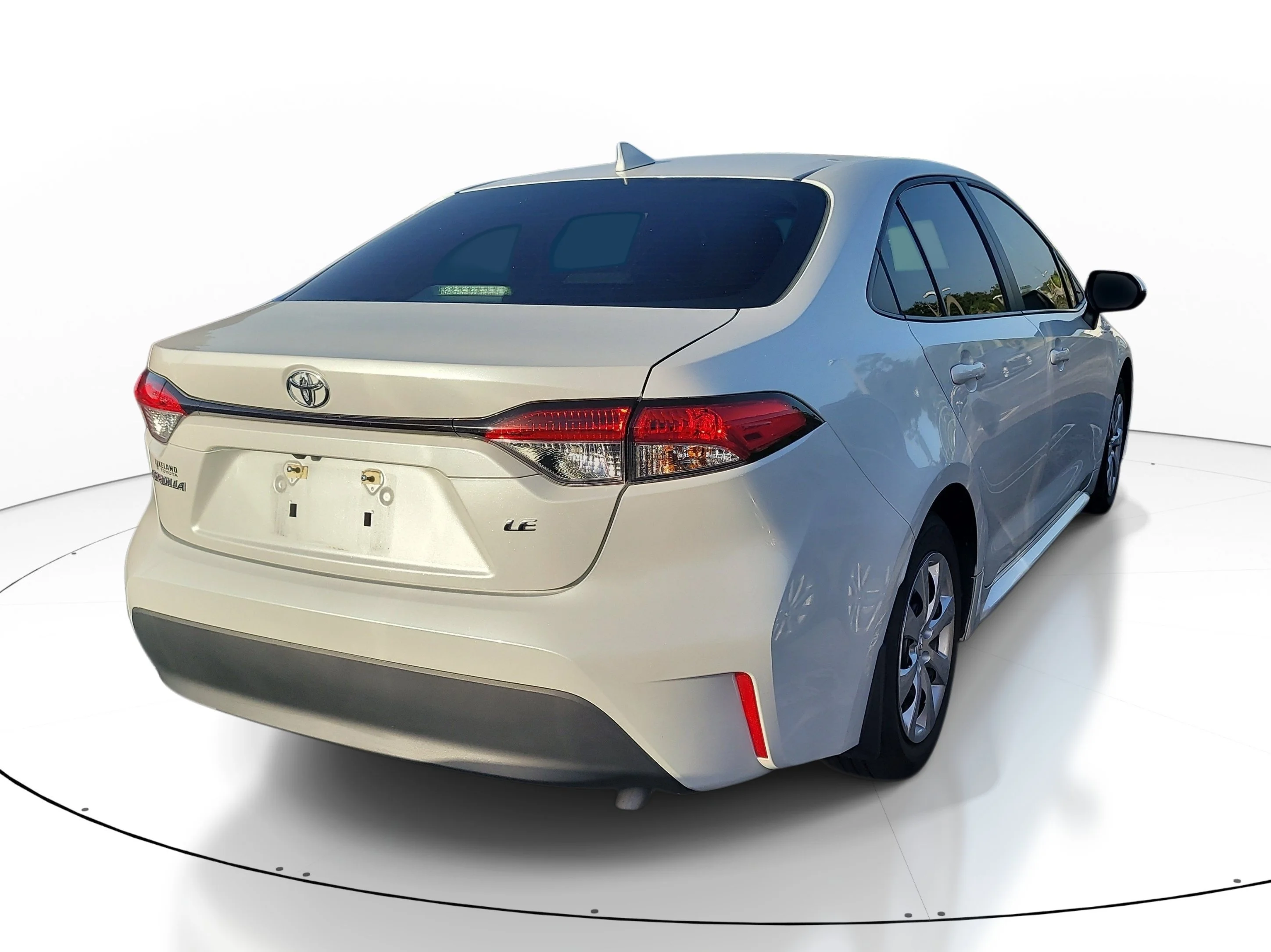 Used 2025 Pearl Toyota LE image 6