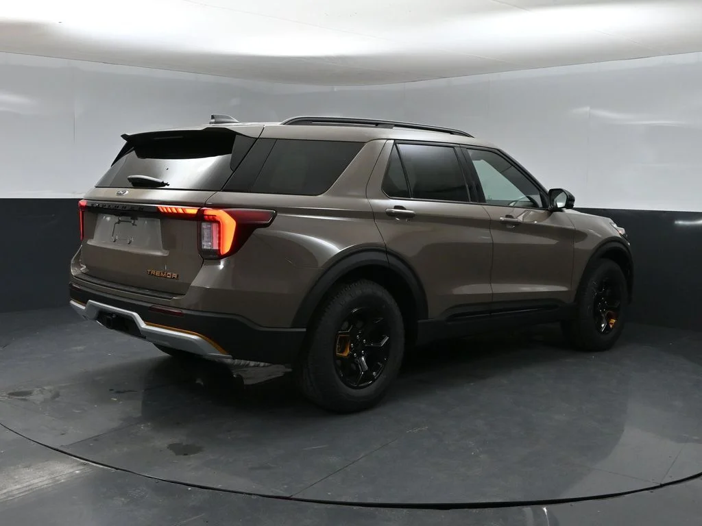New 2026 Gray Ford Tremor image 2