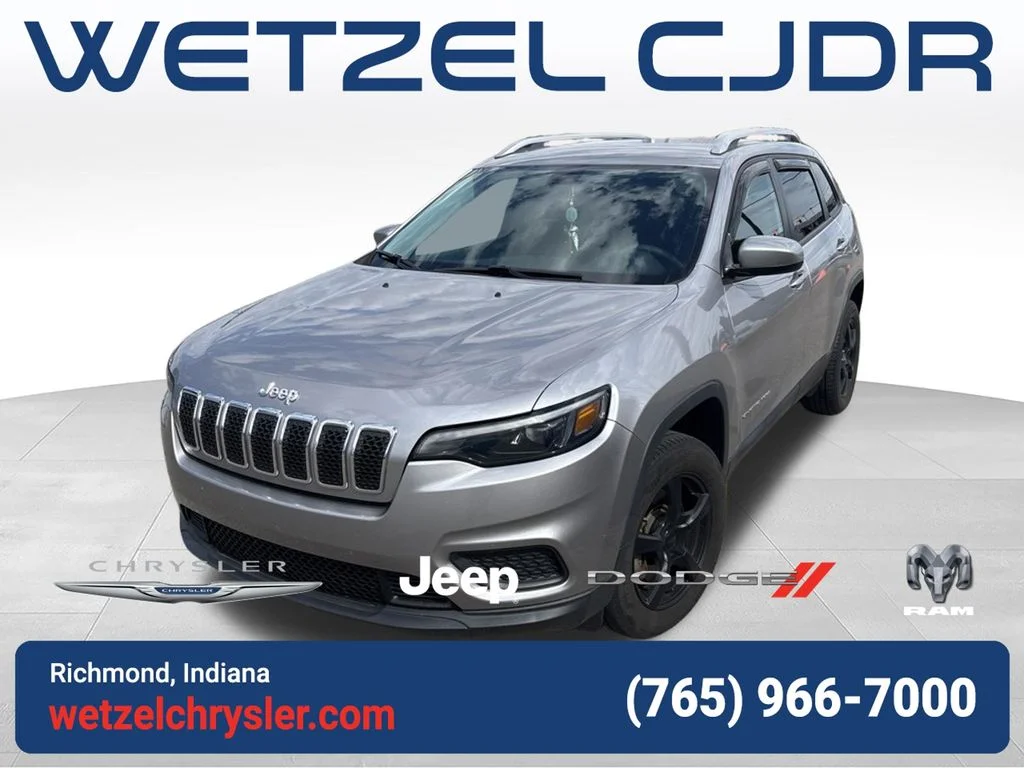 Used 2020 Silver Jeep Latitude image 1