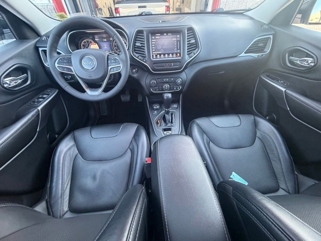Used 2022 Bright White Clearcoat Jeep Latitude Lux image 11