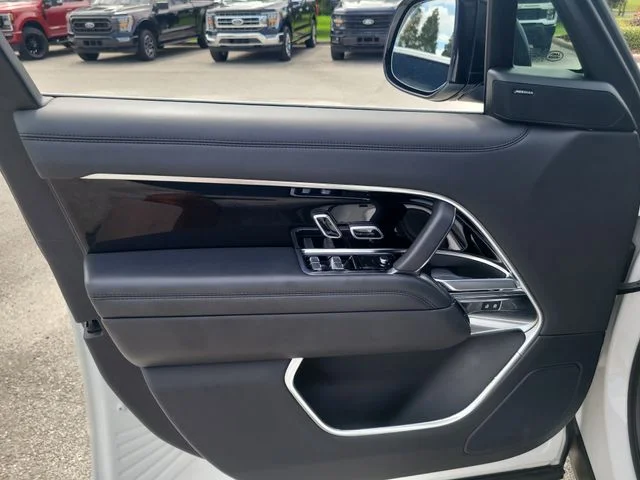 Used 2023  Land Rover SE image 16