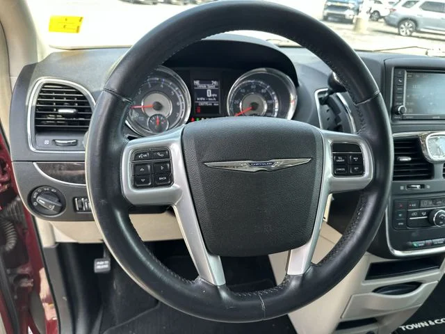 Used 2013 Red Chrysler Touring image 13