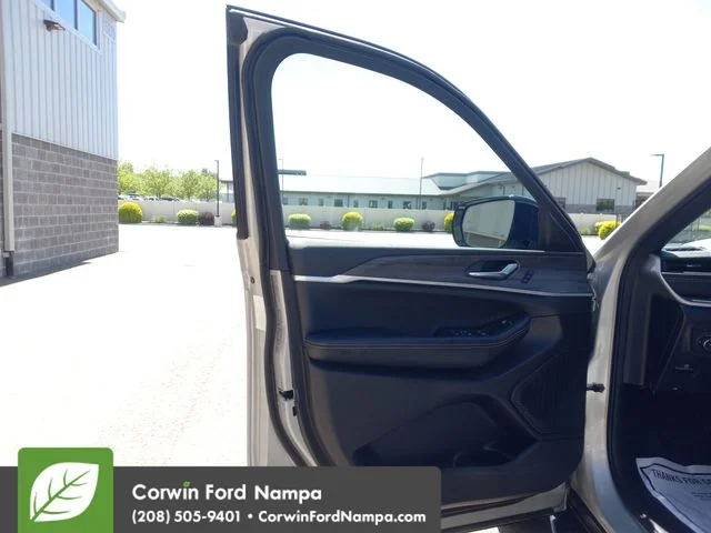 Used 2024 Silver Jeep Limited image 10