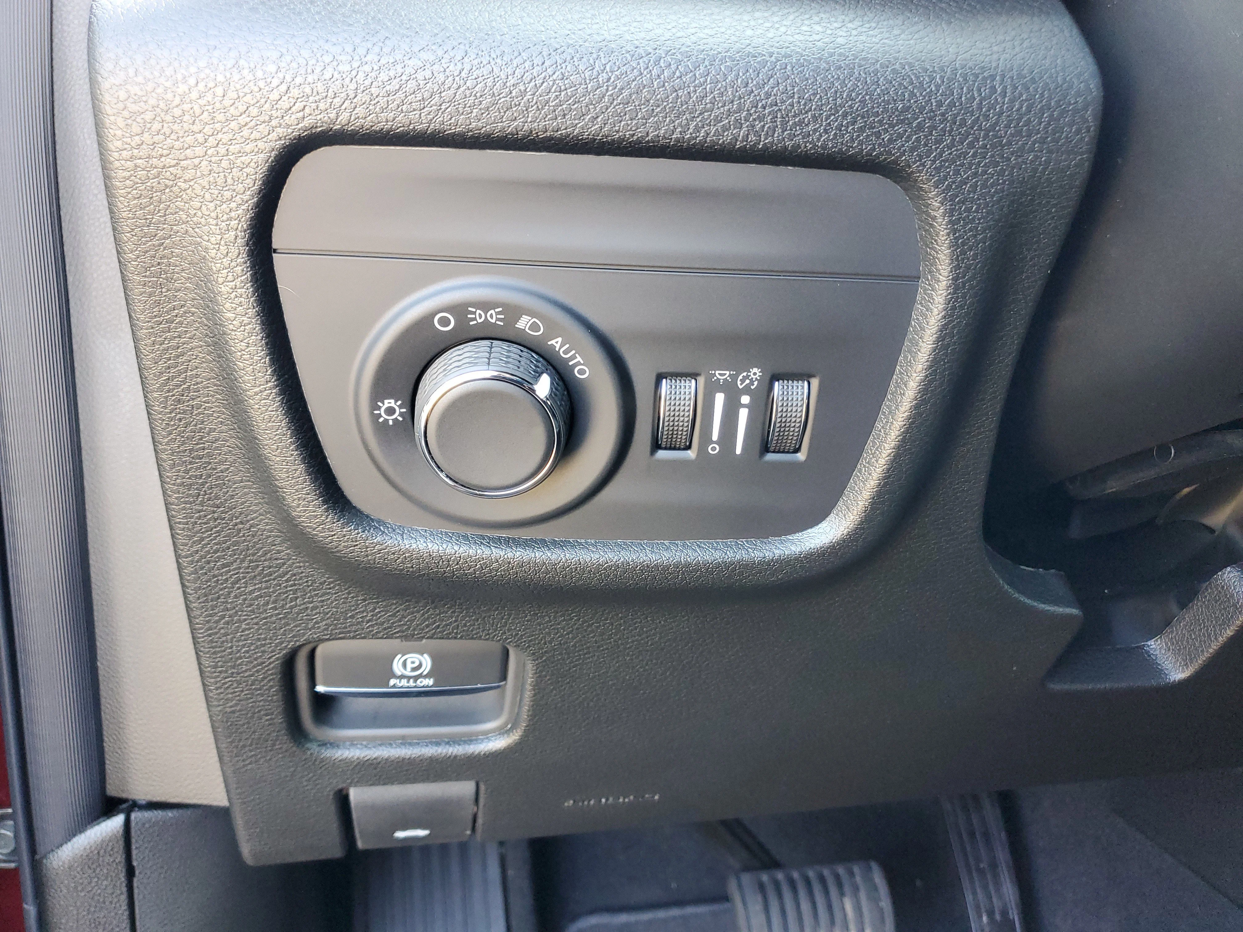 New 2026 Velvet Red Pearl-Coat Exterior Paint Jeep Altitude image 25