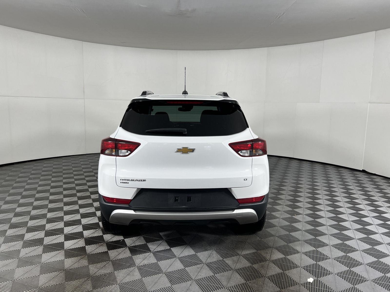 Used 2023 Summit White Chevrolet LT image 8