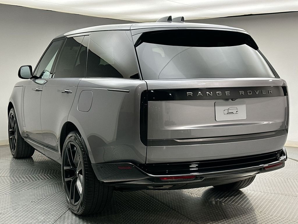 Used 2025  Land Rover SE image 11