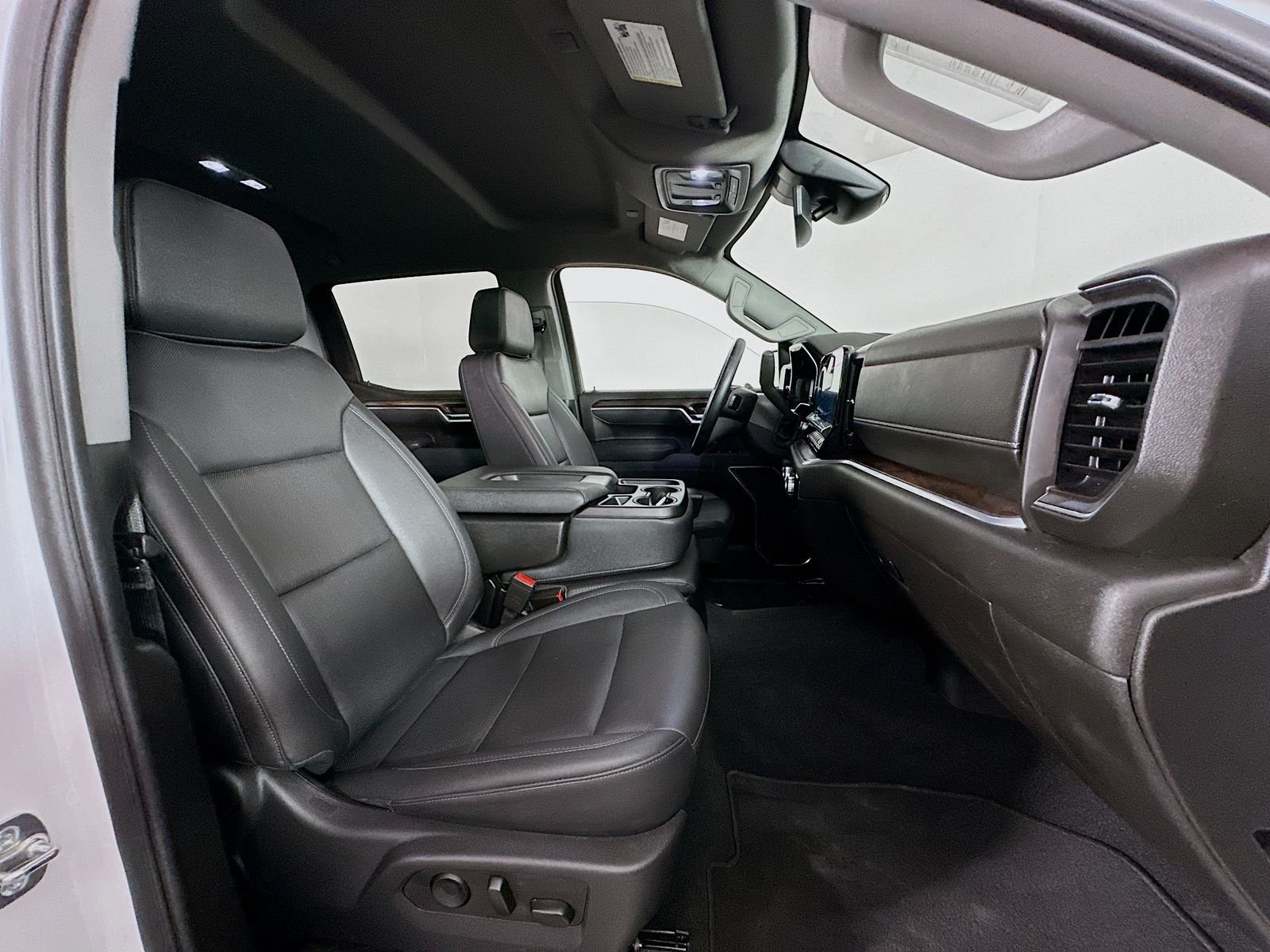 Used 2025 Summit White GMC SLT image 28
