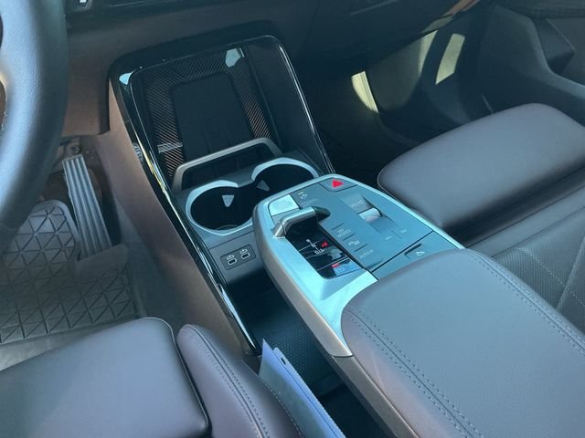 Used 2025 White BMW xDrive28i image 18