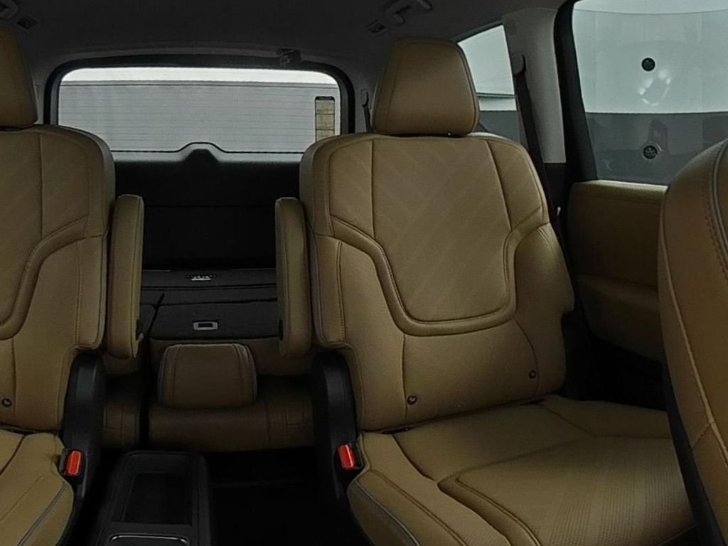 New 2026 Black INFINITI LUXE image 27