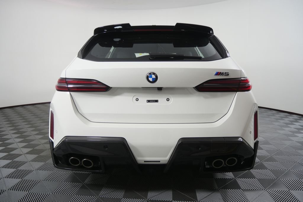 New 2027 Alpine White BMW Base image 4