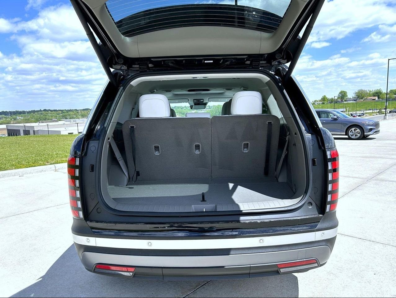 New 2026 Black Hyundai SEL Premium image 23