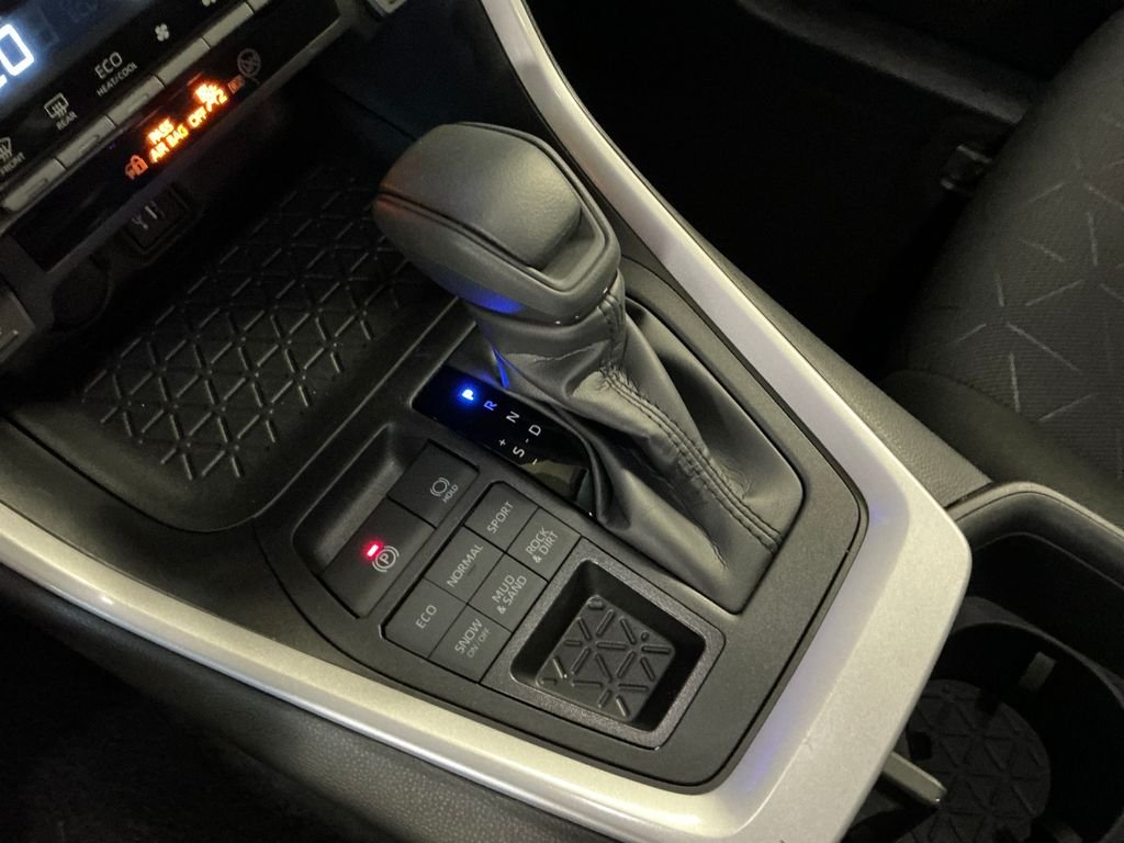 Used 2025  Toyota XLE image 23