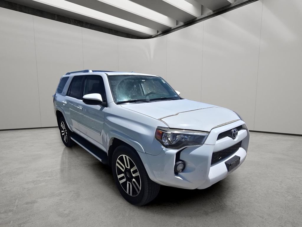 Used 2014 Super White Toyota SR5 image 7