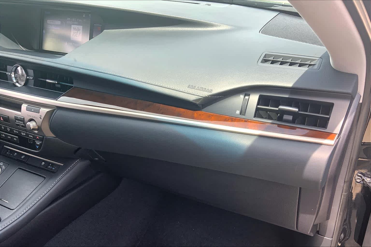 Used 2018 Obsidian Lexus  image 18