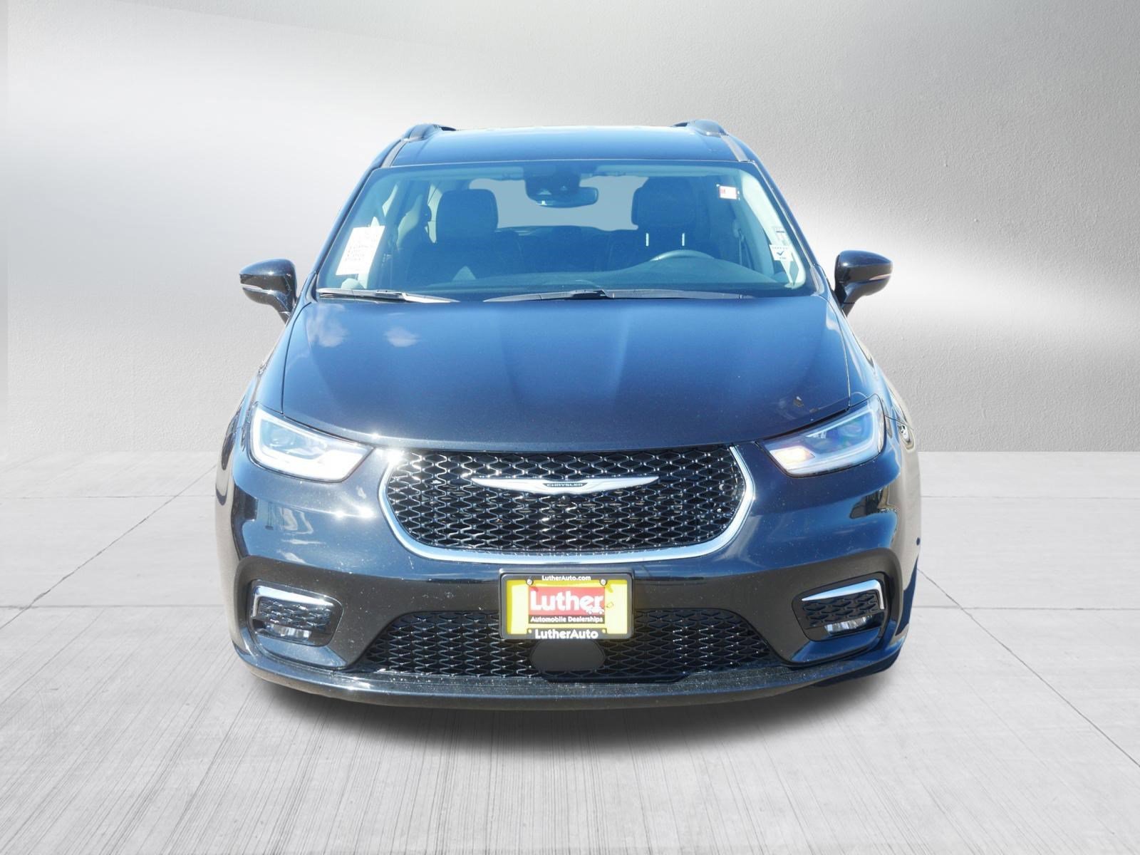 Used 2022 Chrysler Pacifica Touring L with VIN 2C4RC1BG1NR214782 for sale in Cambridge, Minnesota