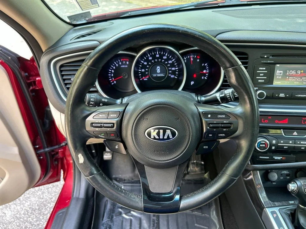 Used 2015 Red Kia EX image 21