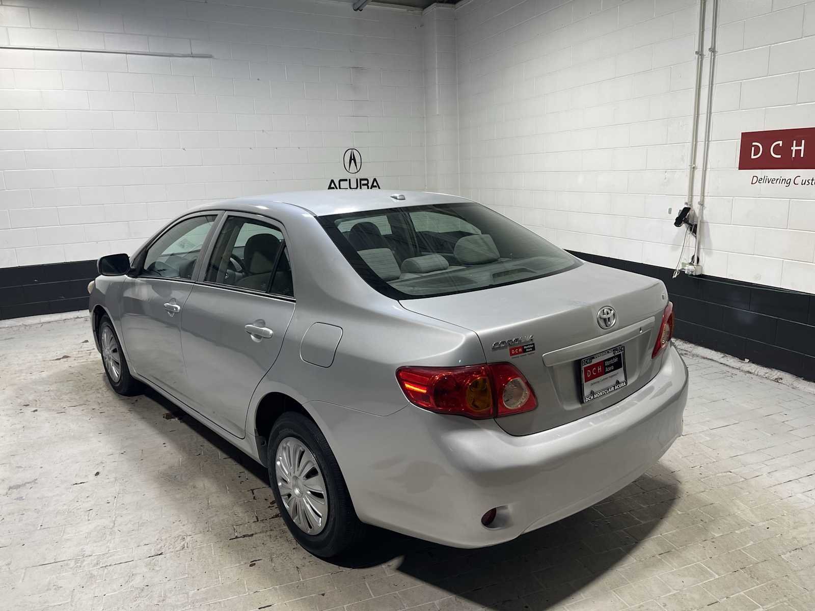 Used 2010 Classic Silver Metallic Toyota LE image 4