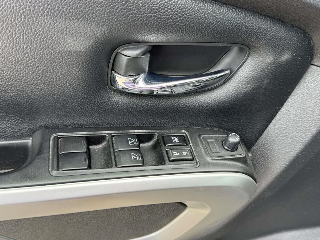 Used 2019 Blue Nissan SV image 27