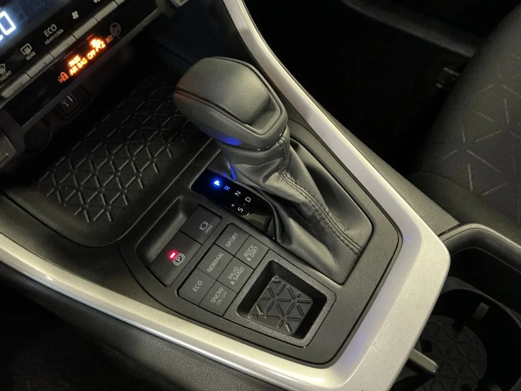 Used 2025  Toyota XLE image 23