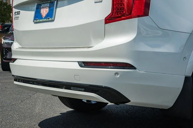 Certified Used 2023 Crystal White Volvo Ultimate image 9
