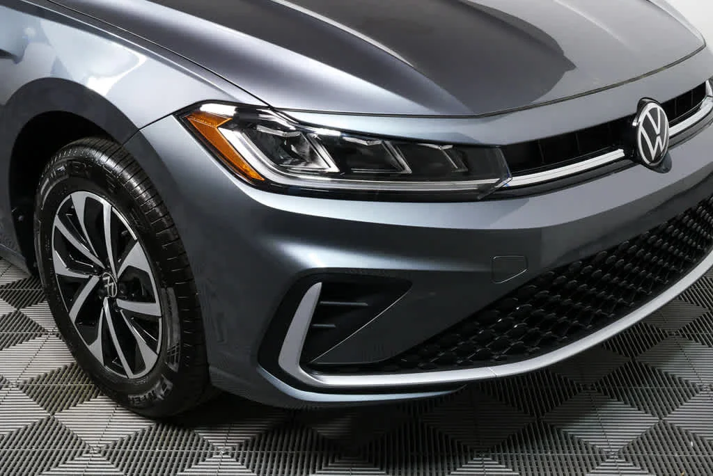 New 2026 Platinum Gray Metallic Volkswagen S image 33