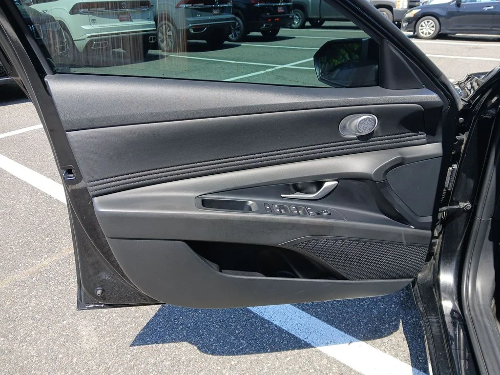 Used 2023 Black Hyundai SEL image 22