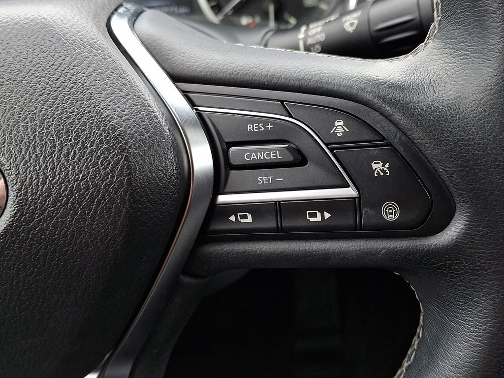 Used 2023 Red INFINITI LUXE image 22