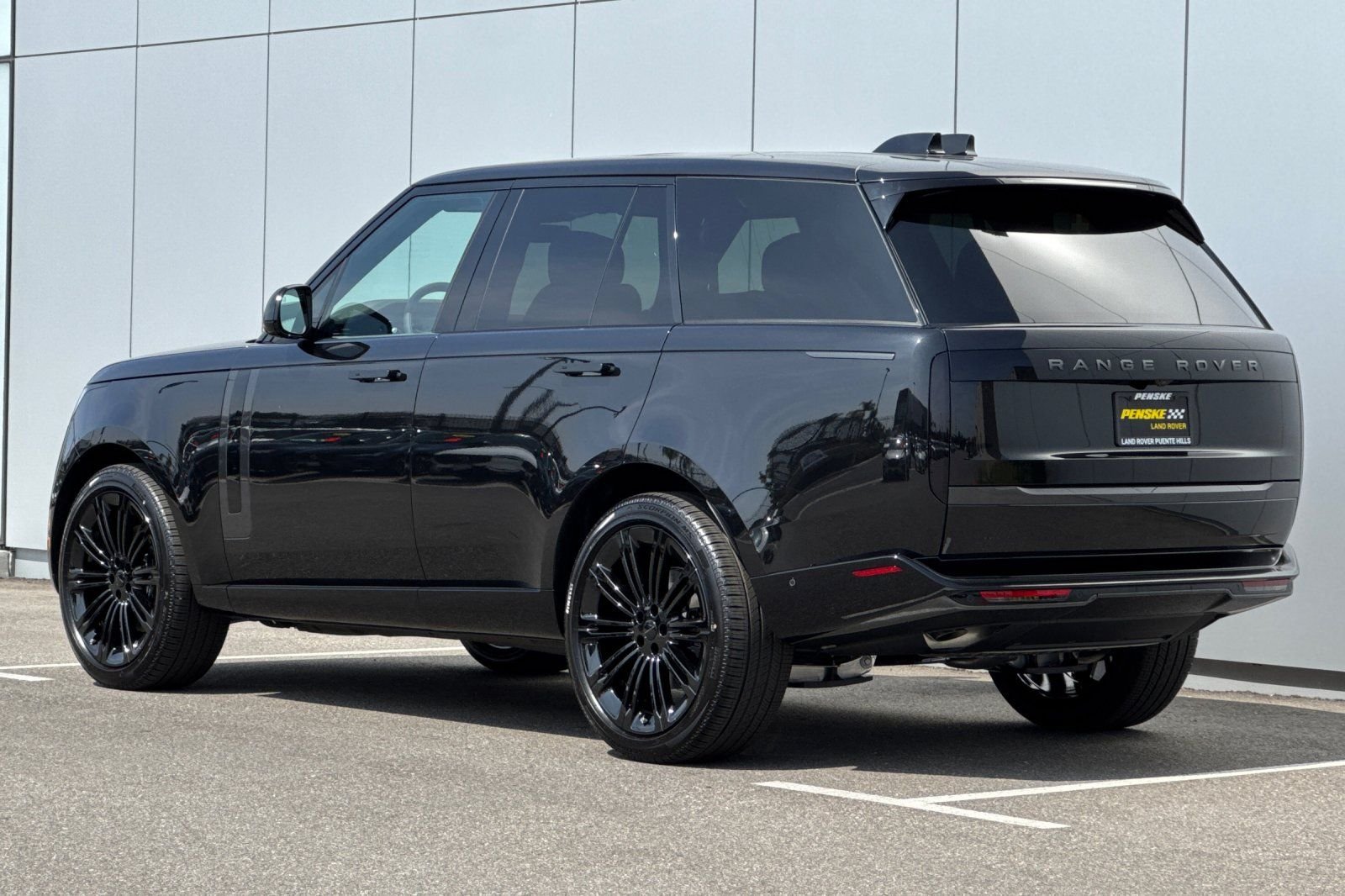 New 2026 Santorini Black Land Rover SE image 3