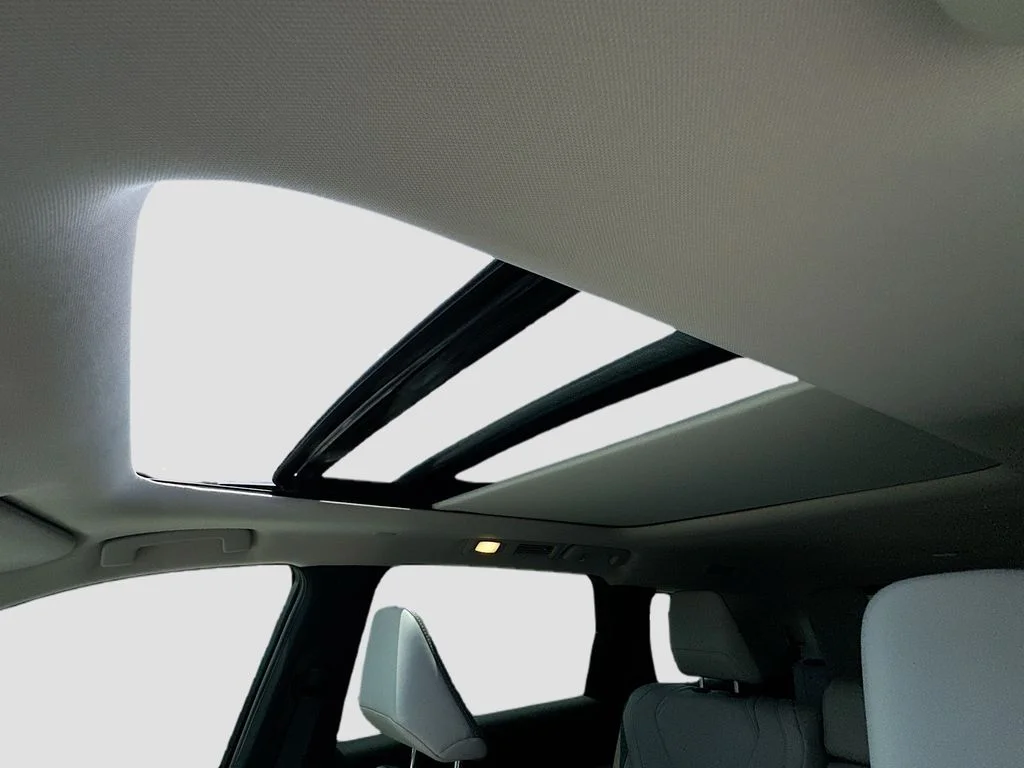 New 2027 RADIANT WHITE INFINITI Luxe FWD image 23