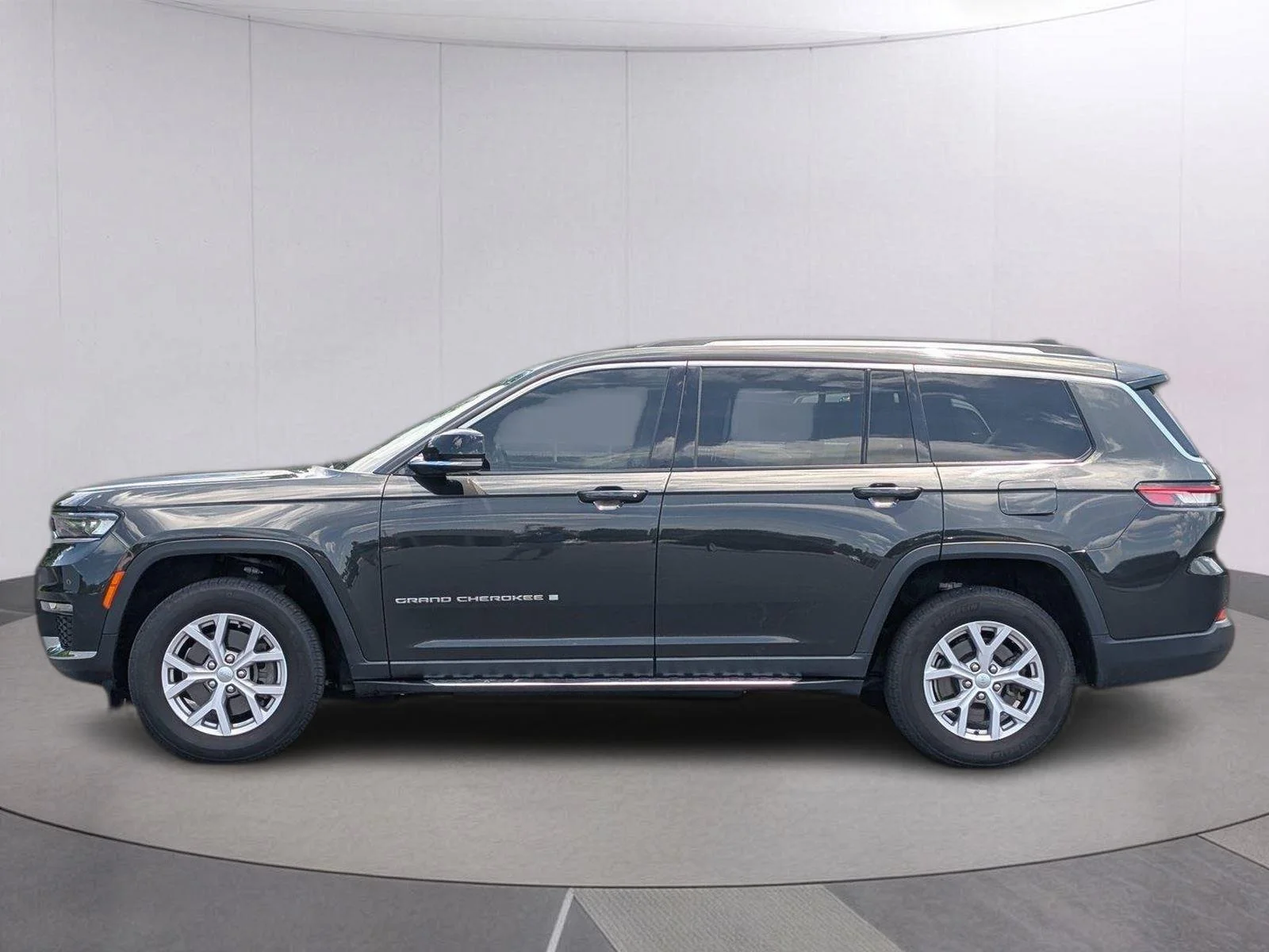 Used 2022 Rocky Mountain Pearlcoat Jeep Limited image 2
