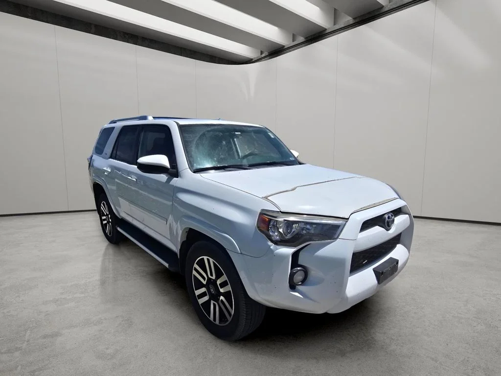 Used 2014 Super White Toyota SR5 image 7