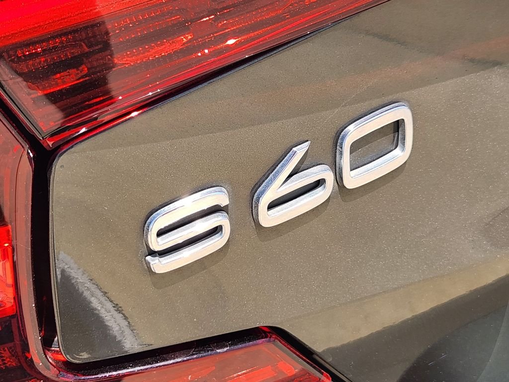 Used 2021 Pine Grey Metallic Volvo Momentum image 10