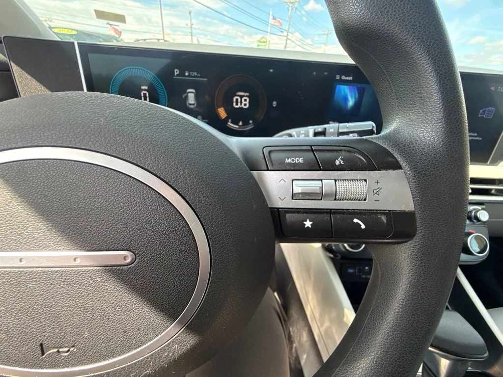 Used 2025 Gray Hyundai SEL image 19