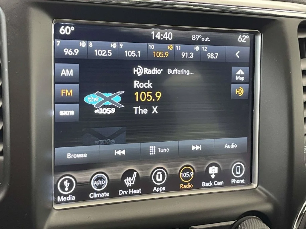 Used 2018 White Jeep Altitude image 24
