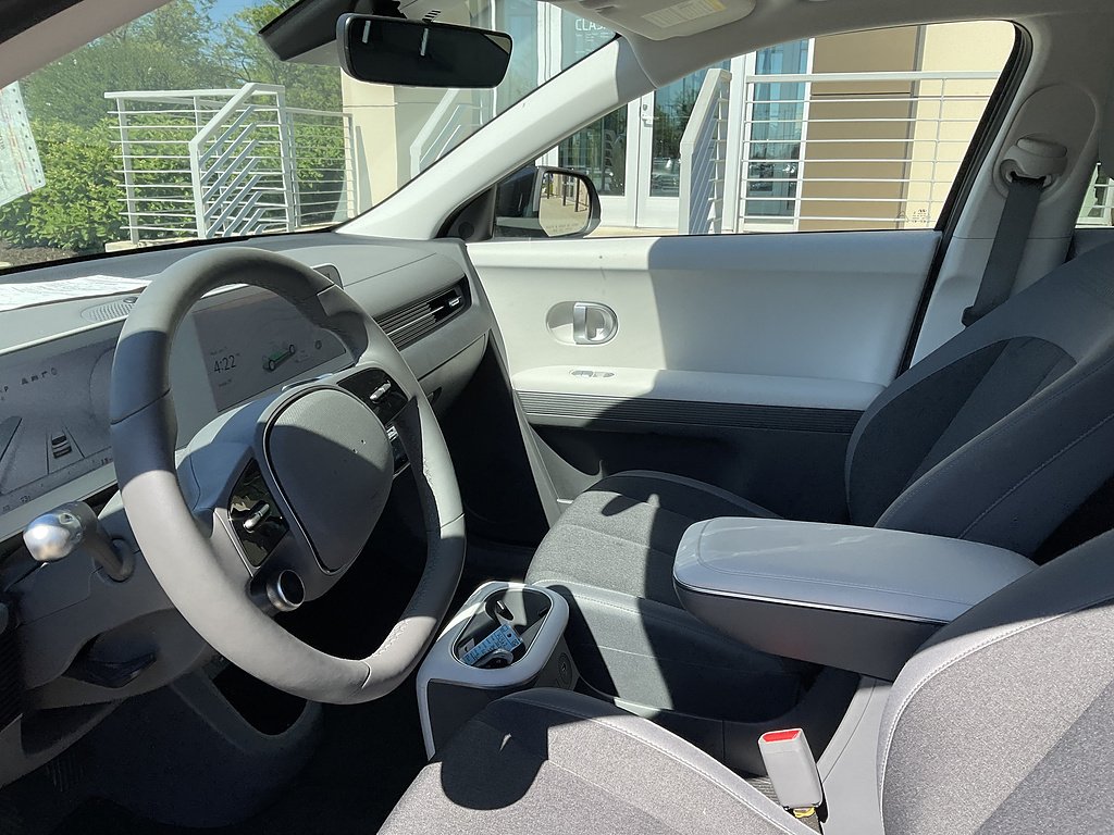 Certified Used 2024 Abyss Black Hyundai SEL image 2