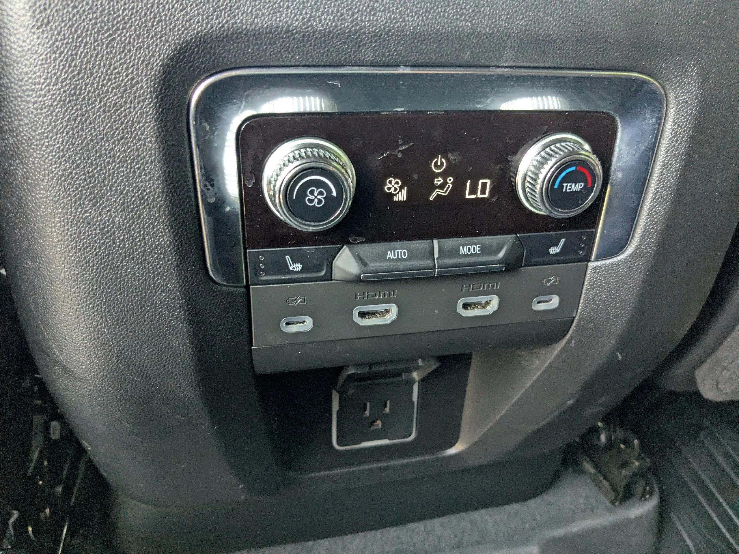 Used 2023 Onyx Black GMC Denali Ultimate image 16