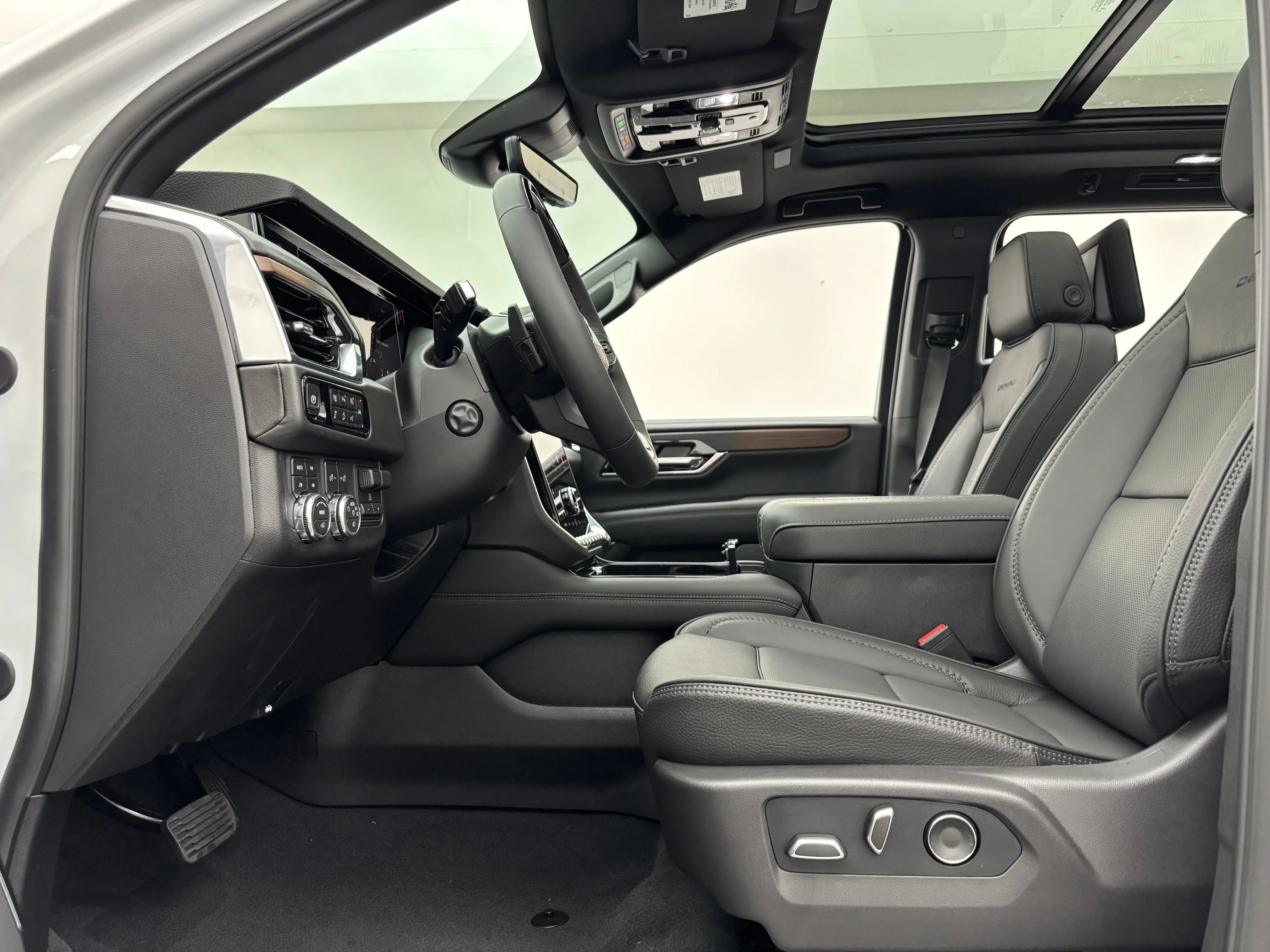 2026 GMC Yukon XL Denali - Photo 21