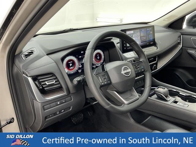 Used 2025 Champagne Silver Metallic/Super Black Nissan Platinum image 13