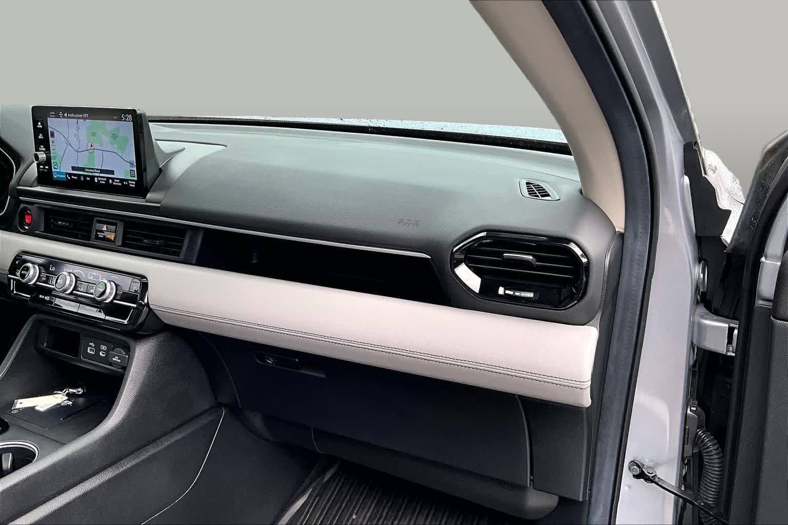 Used 2025 Lunar Silver Metallic Honda Touring image 18