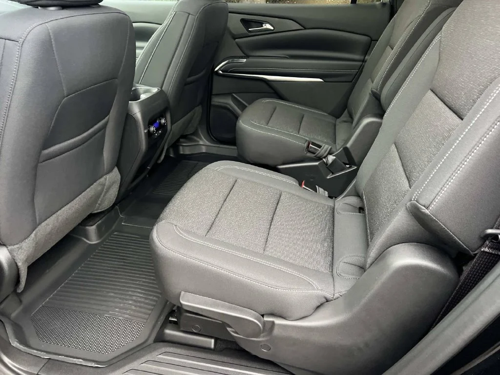 New 2027 Mosaic Black Metallic Chevrolet LT image 9