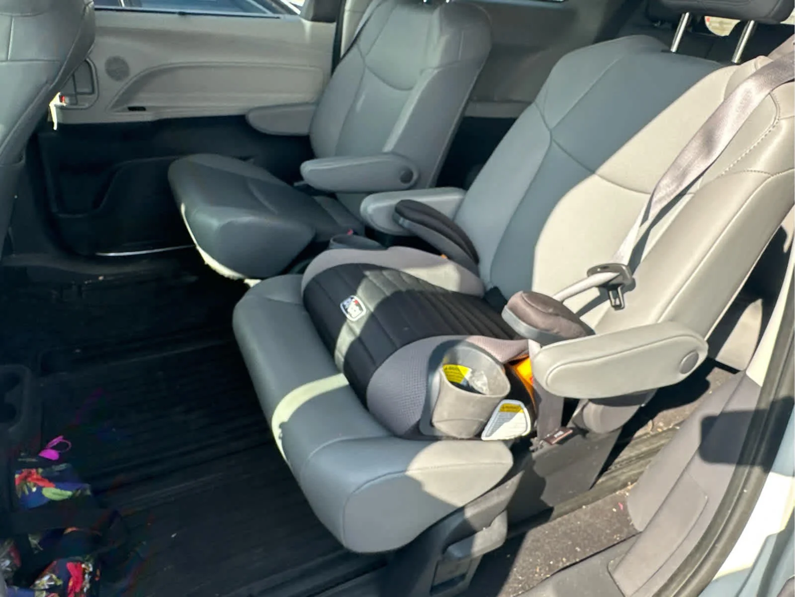Used 2022 Wind Chill Pearl Toyota XLE image 4