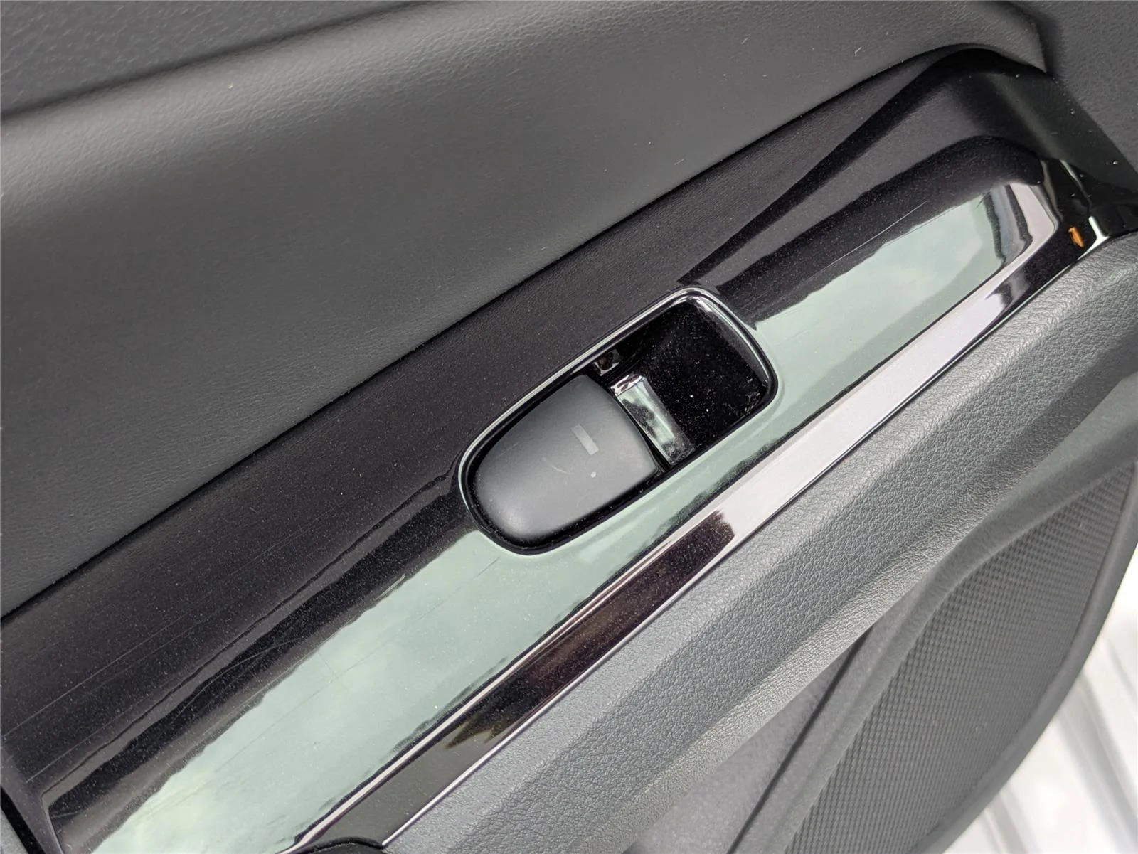 Used 2023 Brilliant Silver Metallic Nissan 2.5 SV image 16