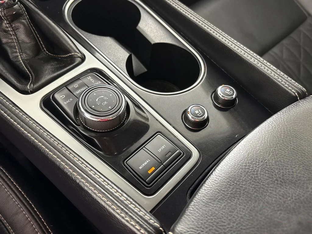 Used 2016 Gray Nissan Platinum image 40