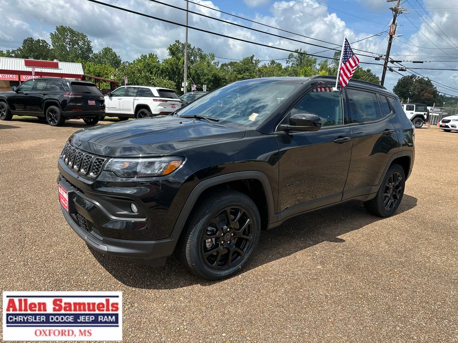 New 2026 Diamond Black Crystal Pearl-Coat Exterior Paint Jeep Latitude image 7