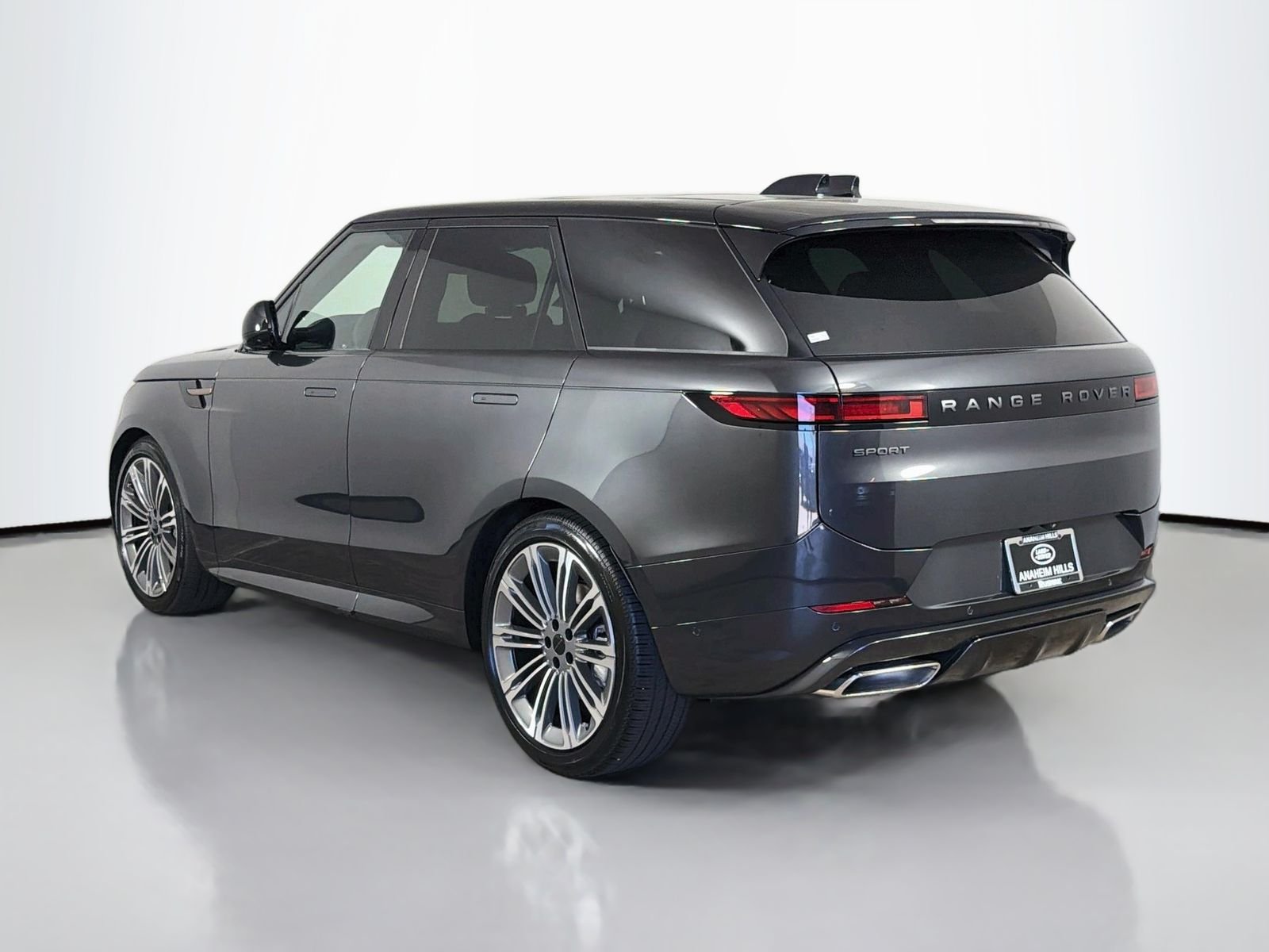 New 2026 Carpathian Grey Land Rover Dynamic SE image 3