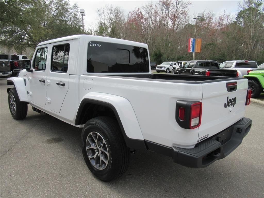 New 2026 Bright White Clear-Coat Exterior Paint Jeep Sport S image 5