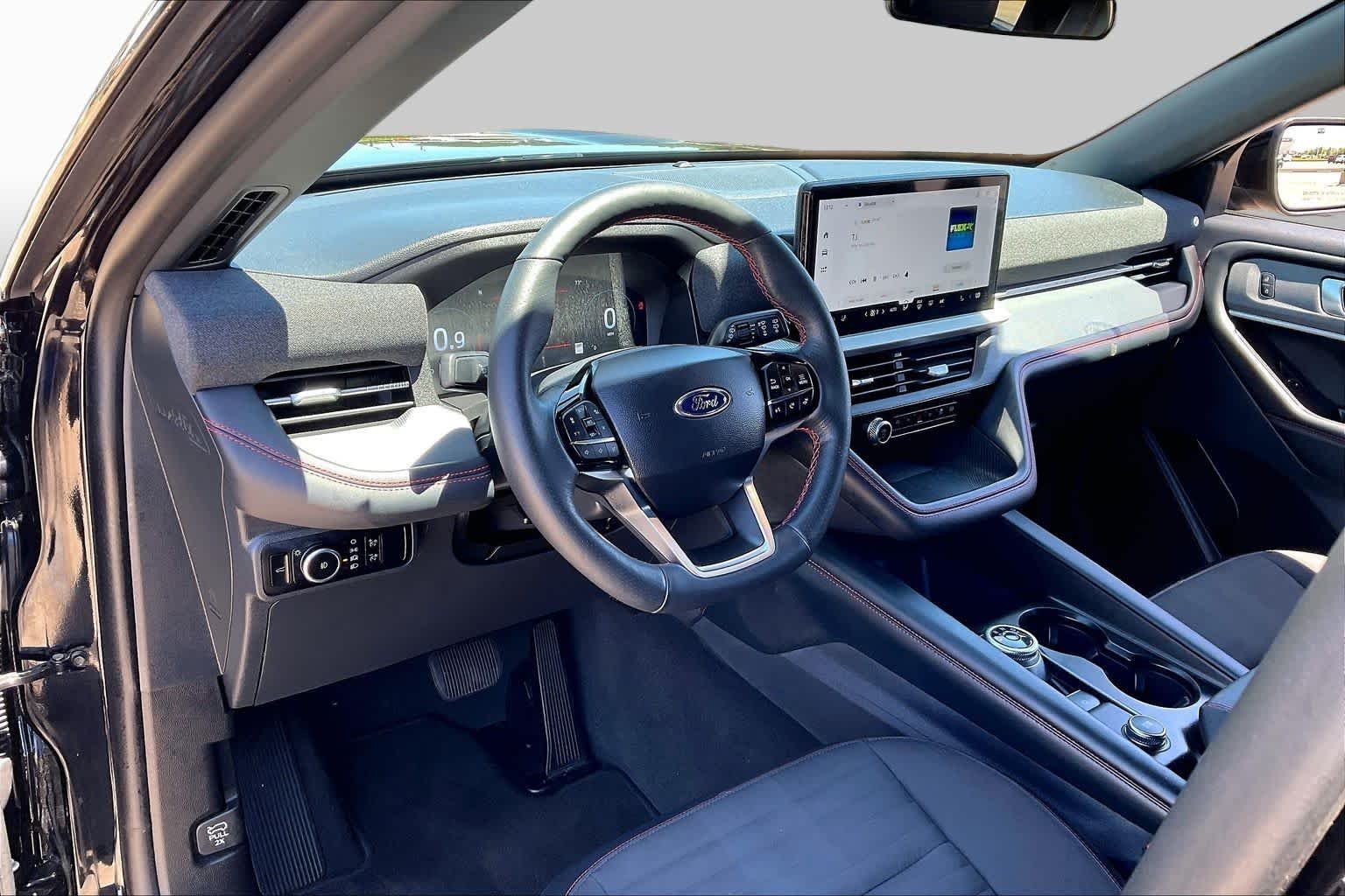 Used 2026 Agate Black Metallic Ford ST-Line image 17