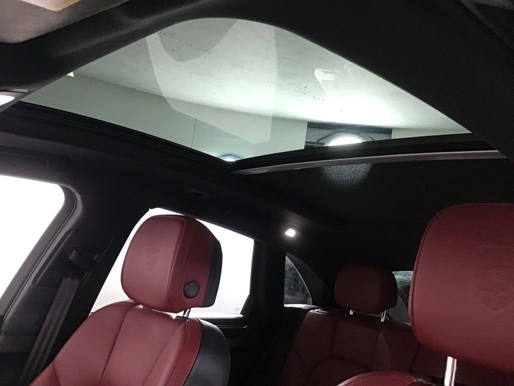 2024 Porsche Macan S - Photo 29