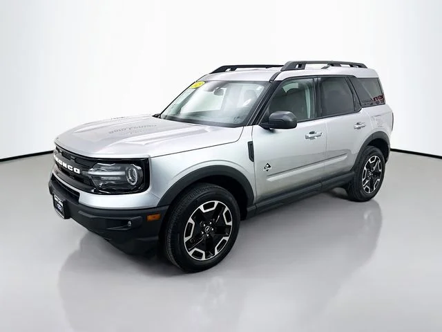 Used 2023 Silver Metallic Ford Outer Banks image 3